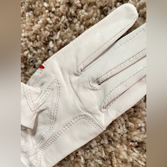 New PGA Leather pair of golf gloves.White red. Inc. Button Marker. Girl's 17 - Picture 7 of 12